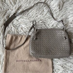 Bottega Veneta Nodini Intrecciato Gray Woven Leather Zip Crossbody Bag EUC